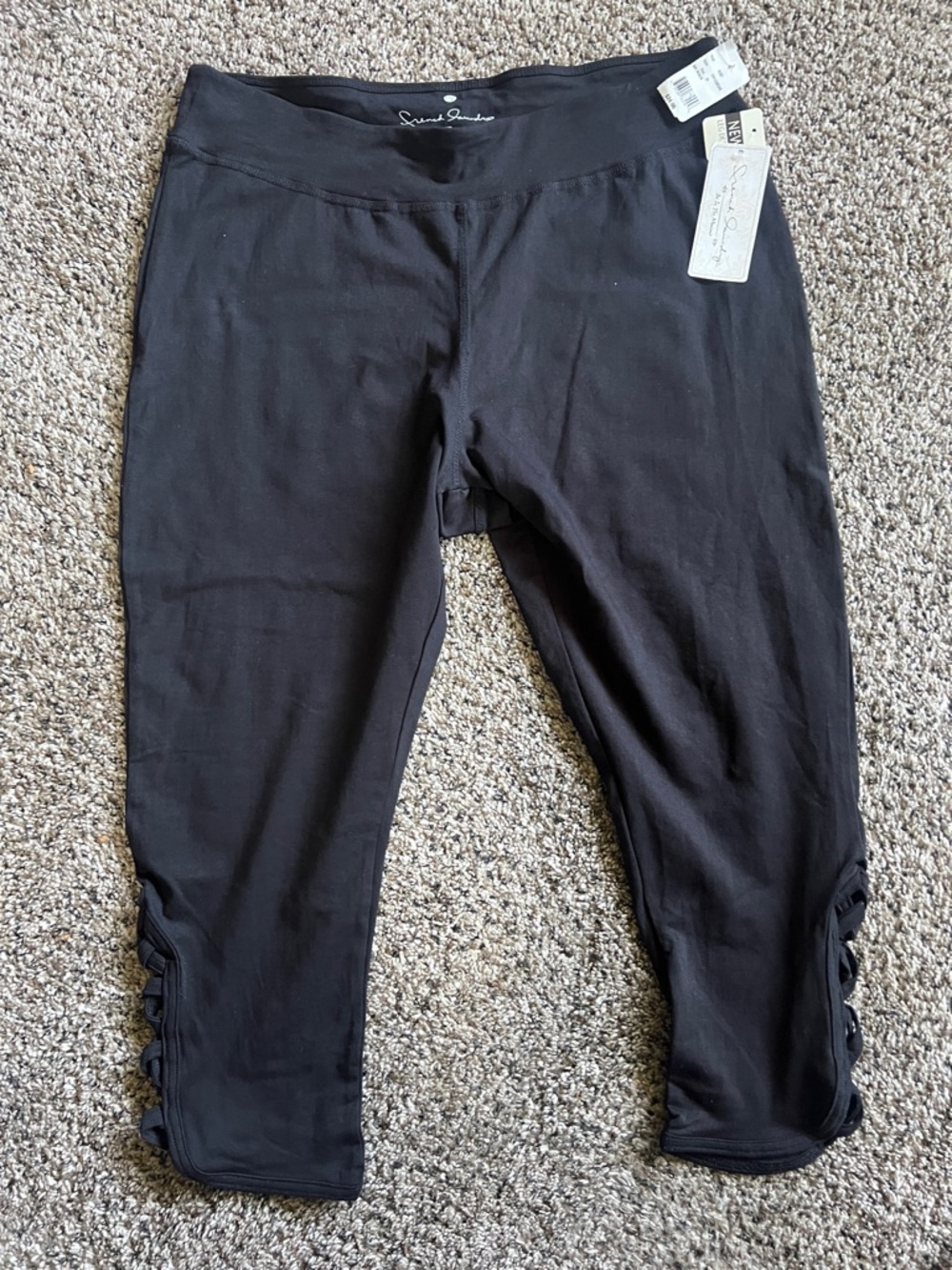 French Laundry Black Capri Leggings with Side Ruffle Trim